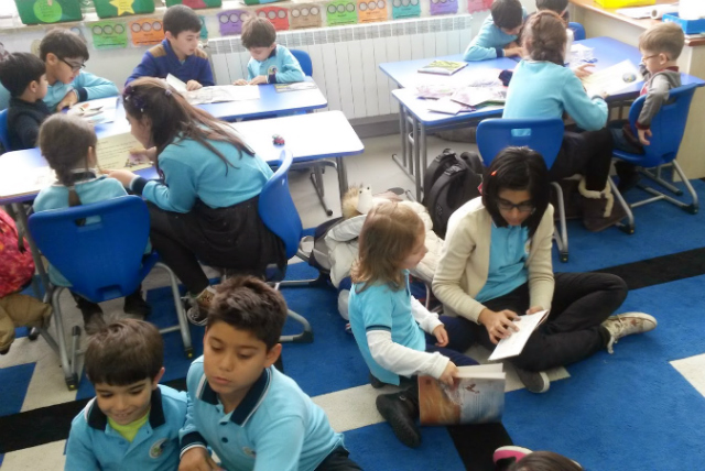 Y6C reading with the Year 1 children