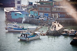 south-korea-pier-and-boats