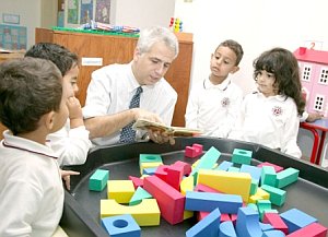 teacher-with-students-and-coloured-blocks