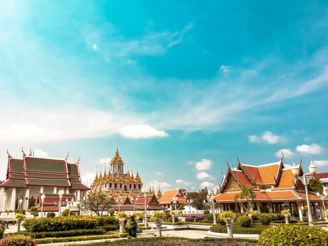 Beautiful Thai temples under blue sky - Bangkok vs Chiang Mai