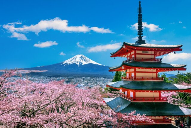 Scenic view of Mount Fuji and Chureito Pagoda in Japan, representing opportunities to teach English in Japan.