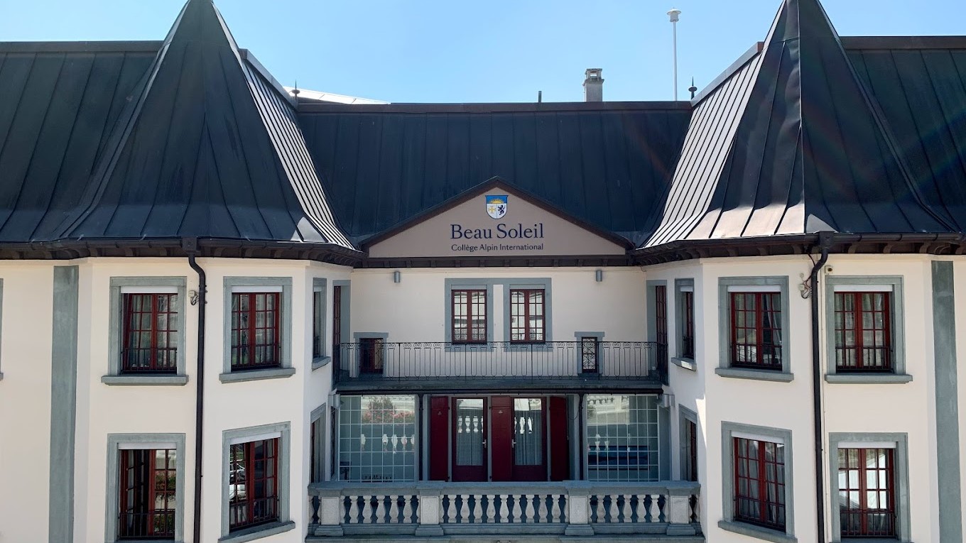 Teaching at international schools in VillarssurOllon City